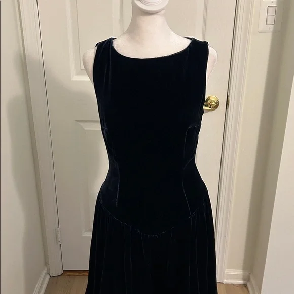 Reformation Elvira Velvet Boat Neck Open Back Midi Maxi Dress Navy NWT Size 6 - Picture 8 of 16
